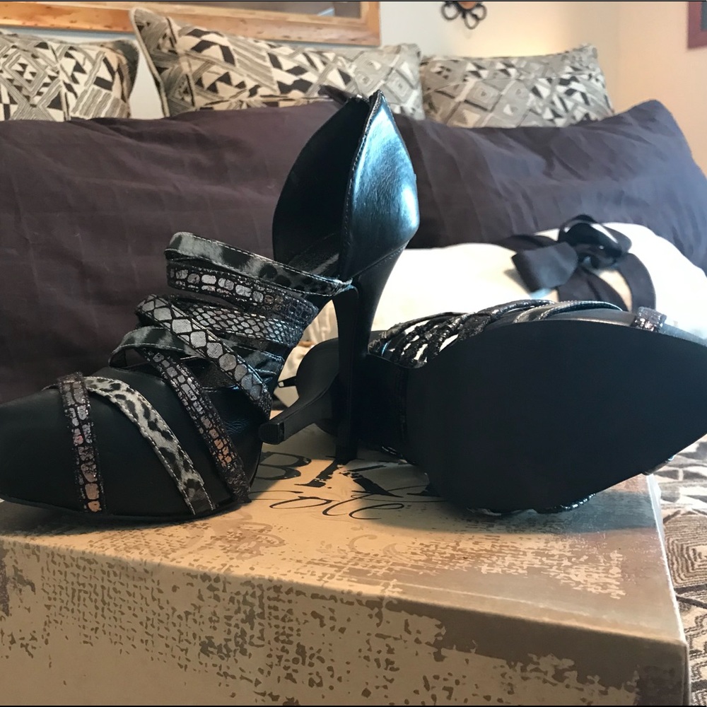 BKE black high heel